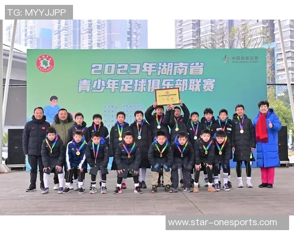 体育实时数据黄军专访揭示足球生涯背后的故事与奋斗历程